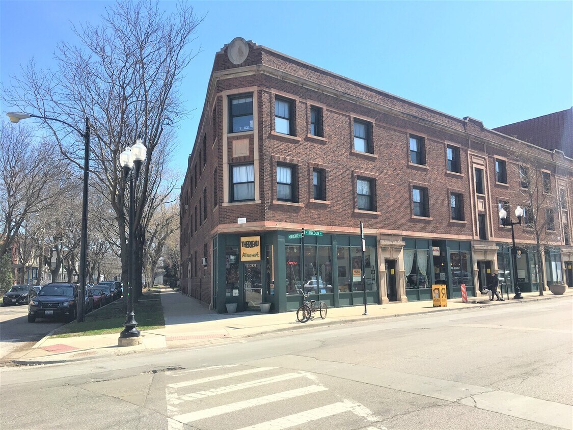3819 N Lincoln Ave Unit 2, Chicago, IL 60613 Condo for Rent in