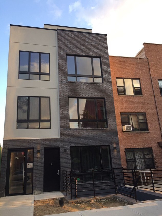 Foto principal - 946 Herkimer St