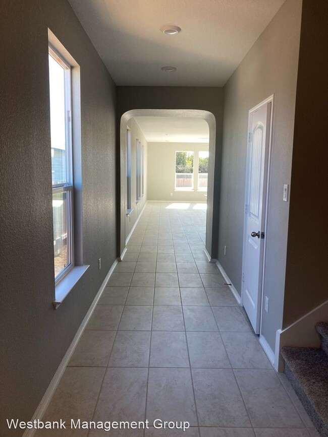 Building Photo - 3 br, 2.5 bath House - 160 Lorianne Ln