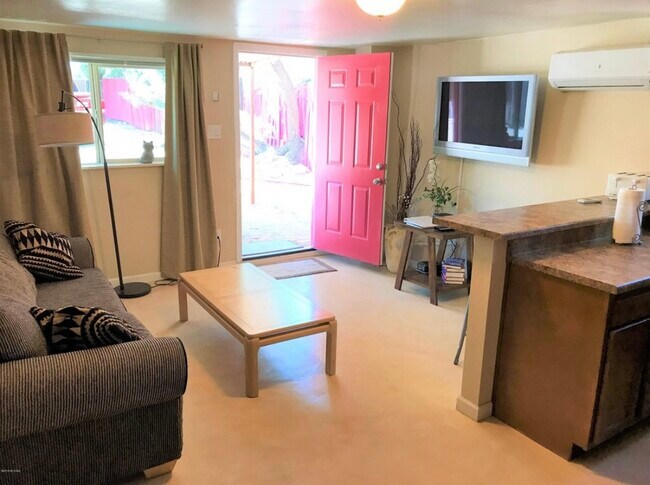 Foto del edificio - 2124 E Helen St