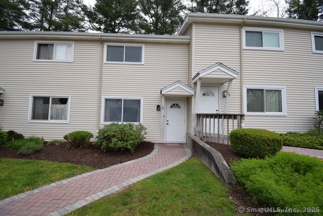 Foto principal - 74 Washington Rd
