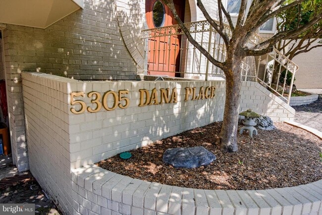 Foto del edificio - 5305 Dana Pl NW