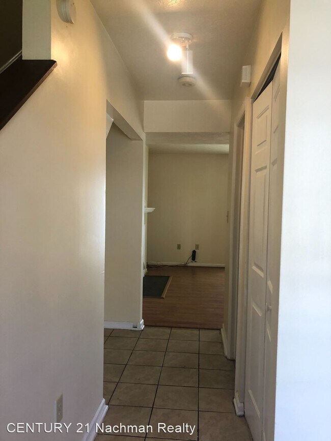 Foto del edificio - 3 br, 1.5 bath House - 23 Roffman Place