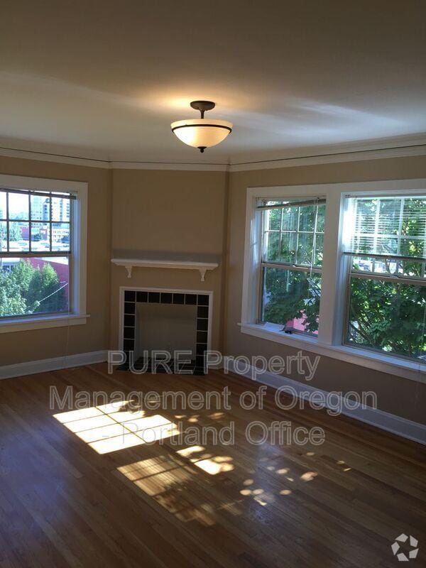 Building Photo - 709 SW 16th Ave