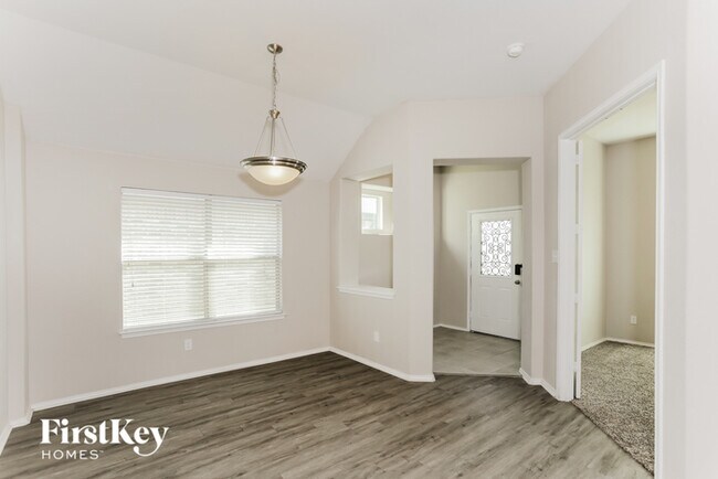 Building Photo - 2540 Old Buck Dr