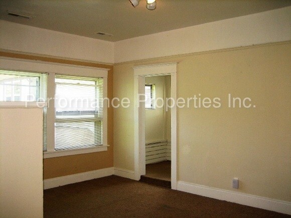 Building Photo - 1626 SE Alder St
