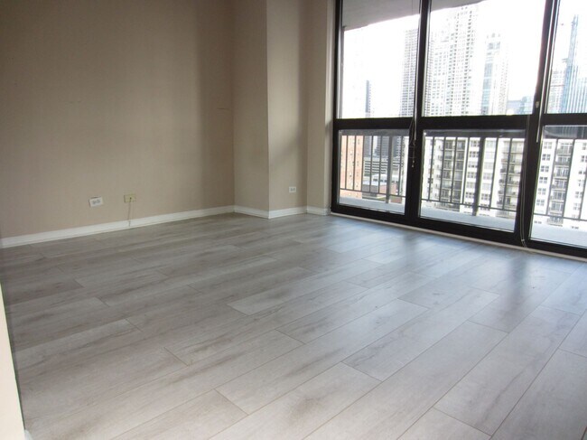 Building Photo - 33 W Delaware Pl