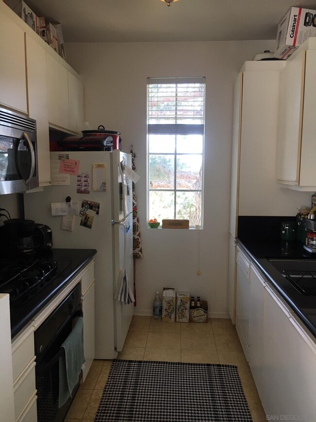 Building Photo - 10884 Sabre Hill Dr