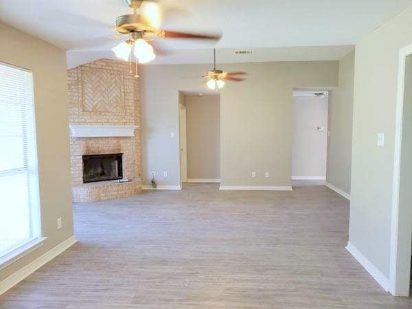 Building Photo - 516 Bluebird Ln