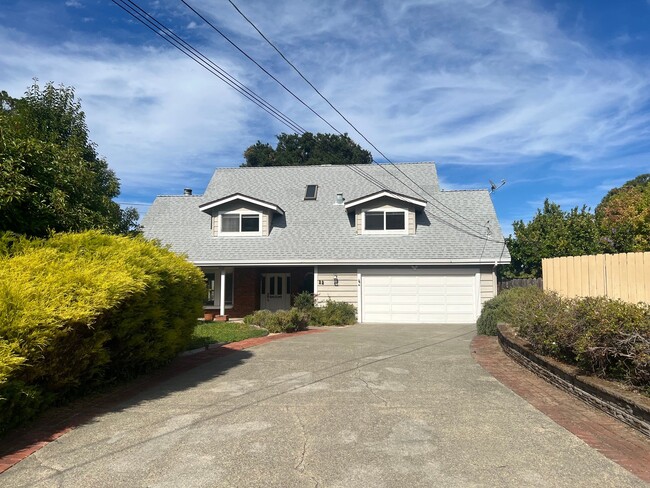 Building Photo - 22 Brassie Ct