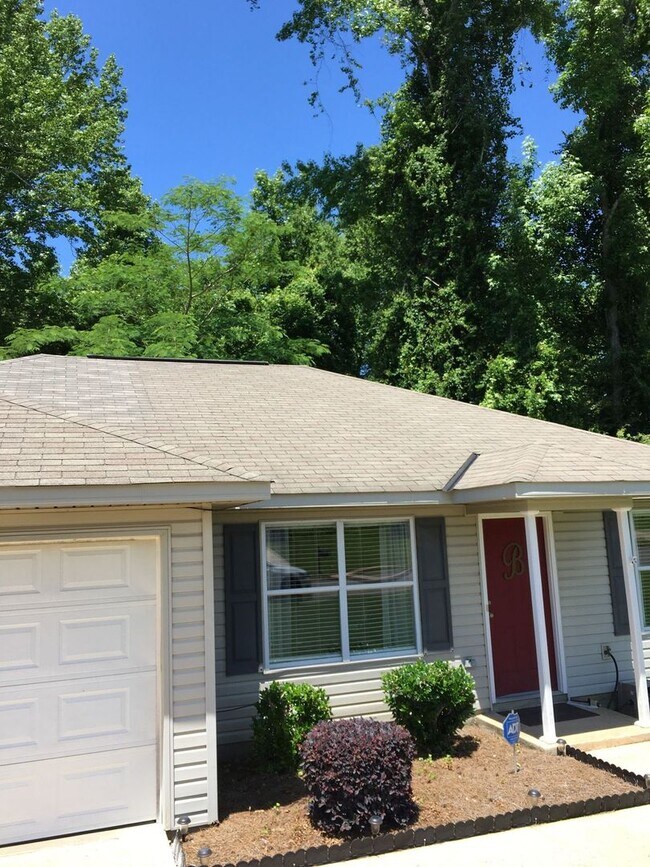 Building Photo - Home for Rent in Elrod... Available to View Now!!!