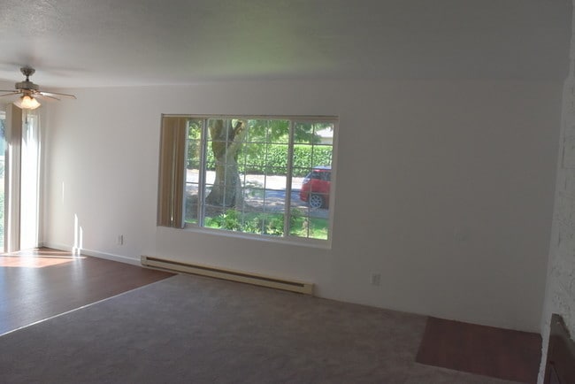 Building Photo - 4940 SW Dogwood Ln