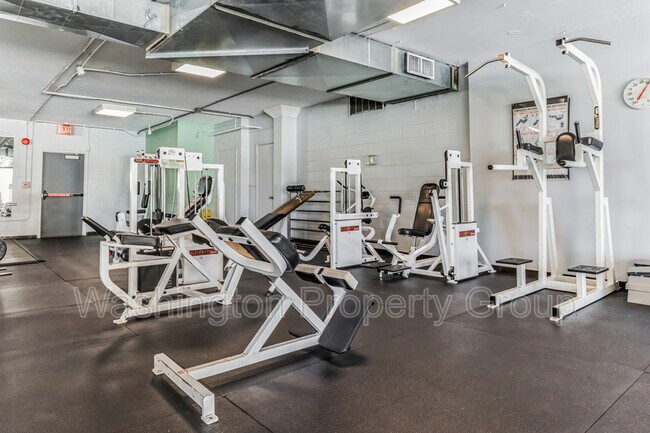 Foto del edificio - 4600 S Four Mile Run Dr