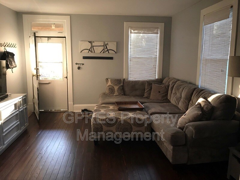 424 7th St Unit 1, Oakmont, PA 15139 Condo for Rent in Oakmont, PA