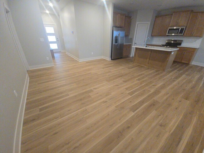 Foto del edificio - Modern 3-Bedroom Single-Family Home for Re...