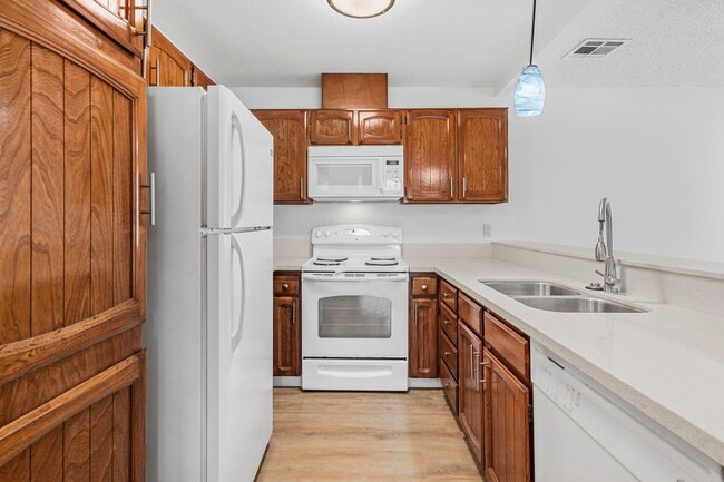 Foto del edificio - 3400 Sullivan Ct