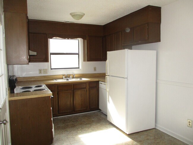 Foto del edificio - Lovely duplex close to base, shopping and area dining. Large open backyard great for cookouts. Fe...