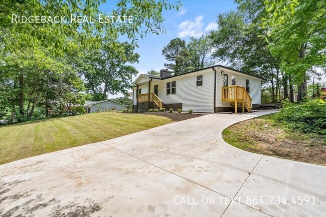 Building Photo - Charming Greer Home!