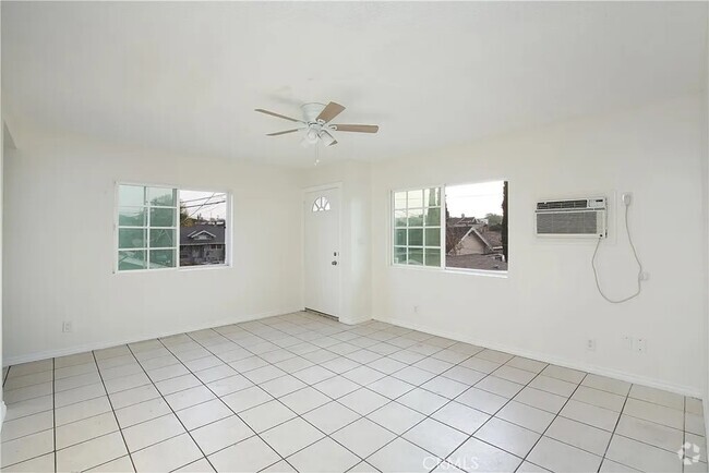 Building Photo - 2538 Malabar St