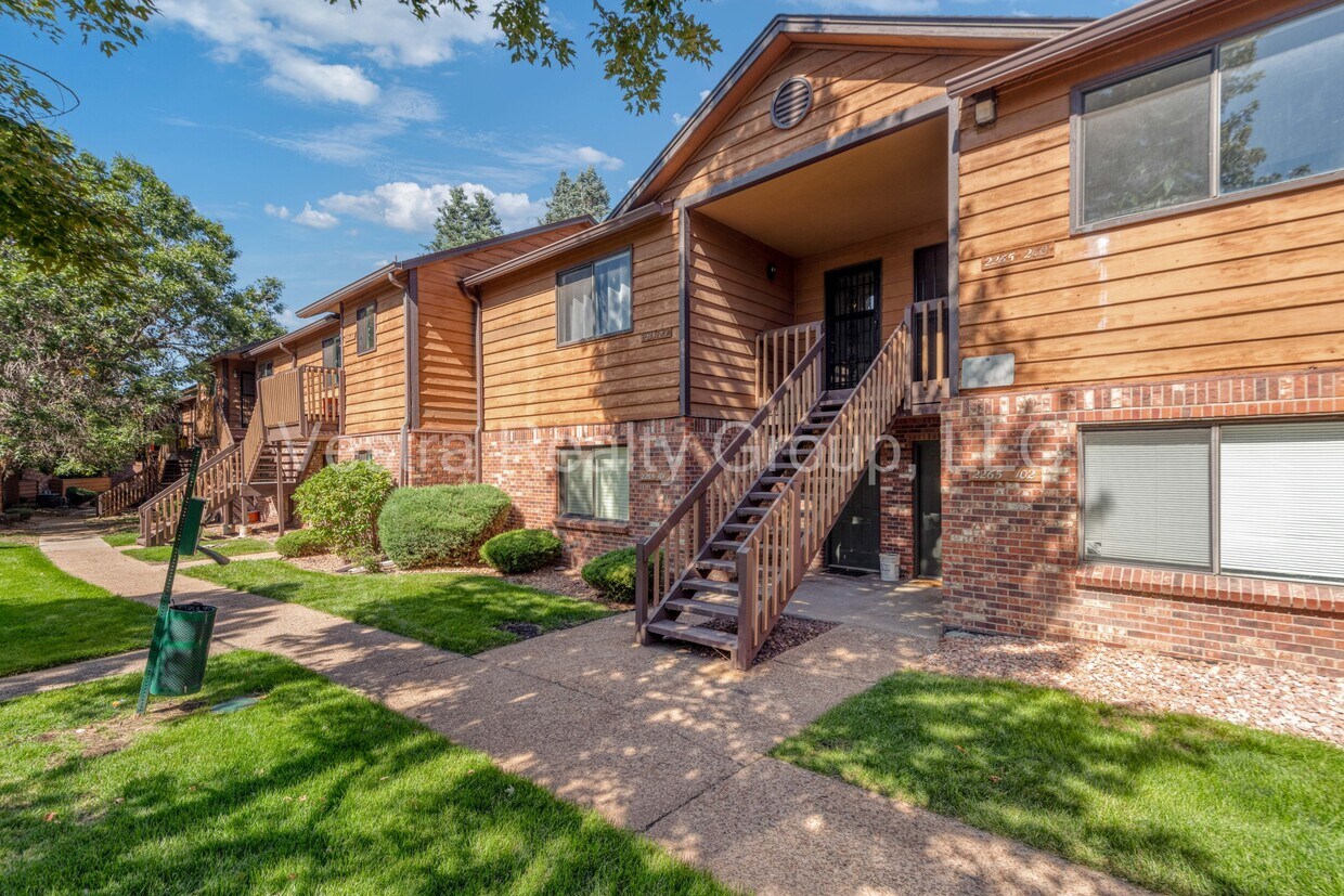 Primary Photo - 2265 S Buckley Rd