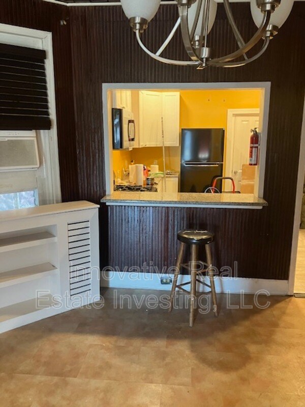 Foto del edificio - 6115 Lansdowne Ave