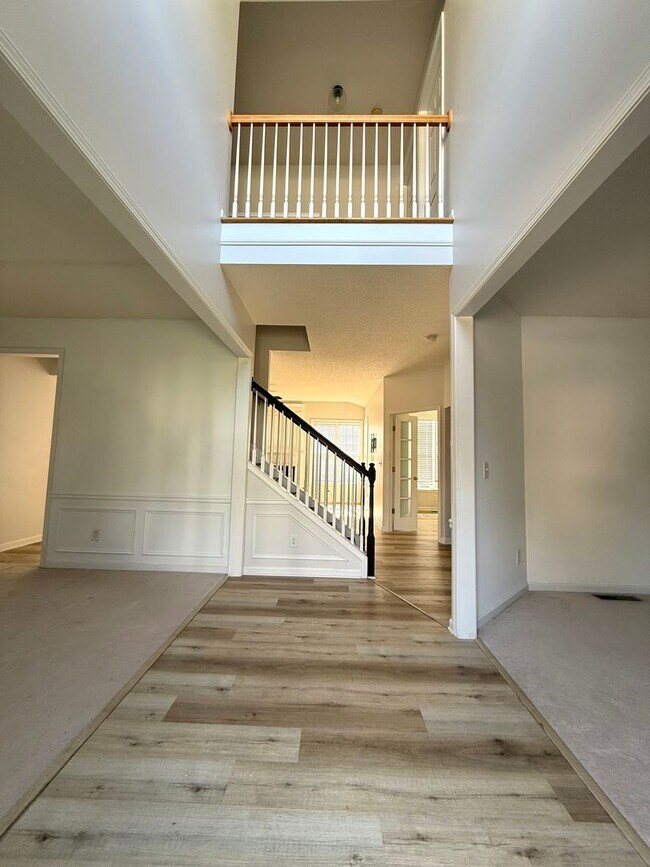 Foto del edificio - LOCATION!  Close to the outlet Malls and D...
