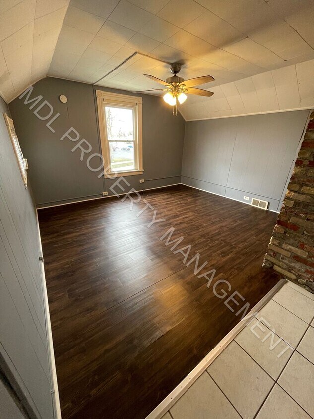 Primary Photo - One Bedroom, West Side Bay City