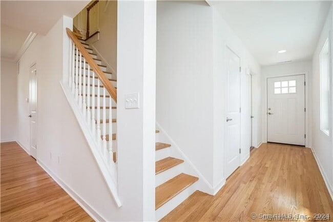 Building Photo - 17 Oenoke Pl