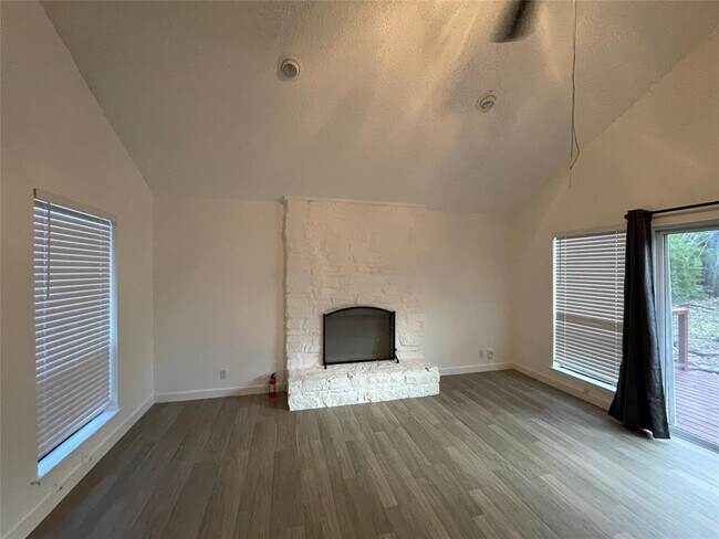 Building Photo - 2805 Vernon Ave