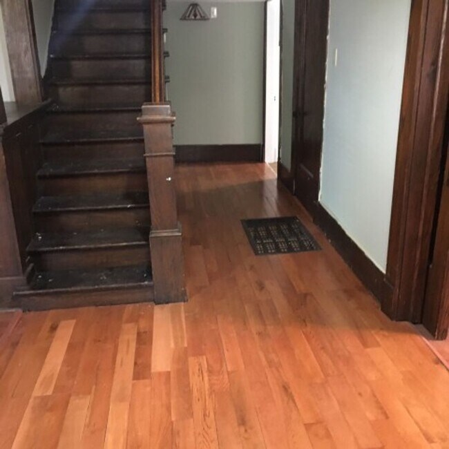 Building Photo - 1235 Chestnut St.