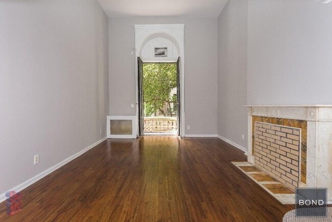 Building Photo - 7 E 75th St