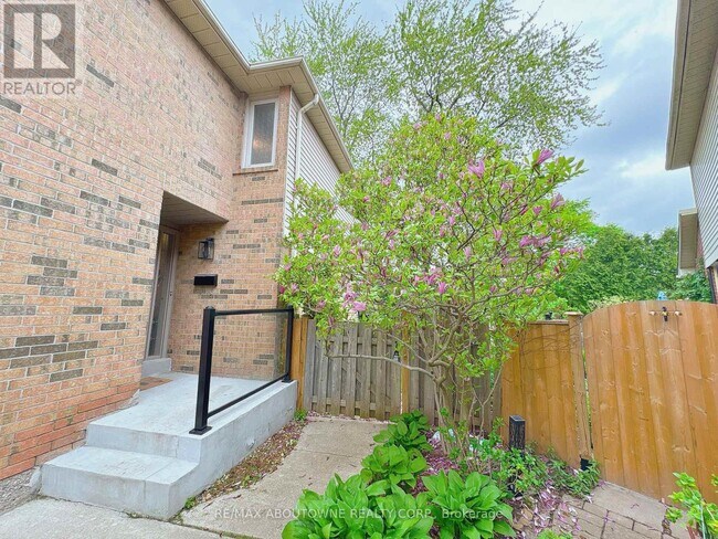 Building Photo - 509 Ridgewood Ct