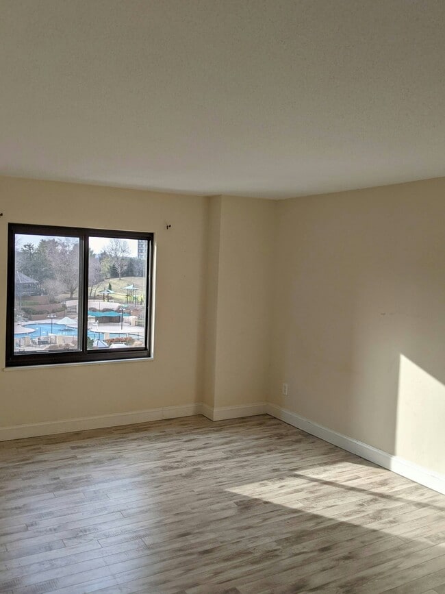 Foto del edificio - 205 Yoakum Pkwy