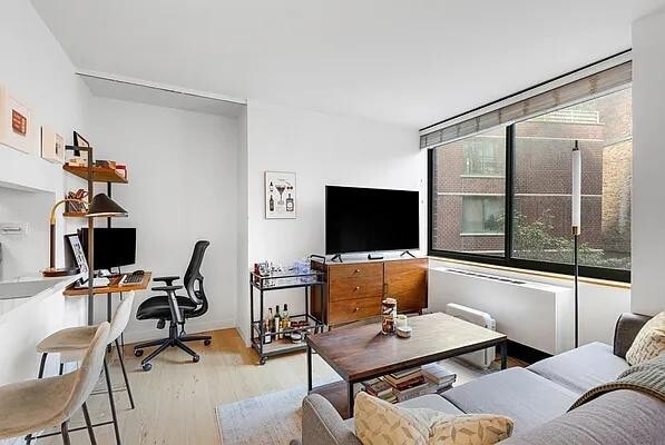Building Photo - 295 Greenwich St