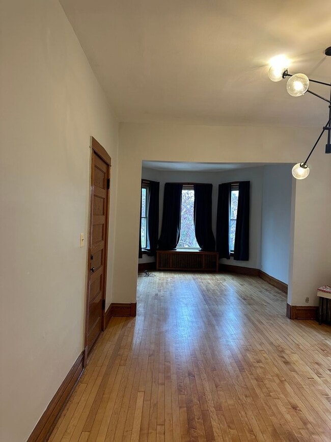 Building Photo - 2611 W Walton St