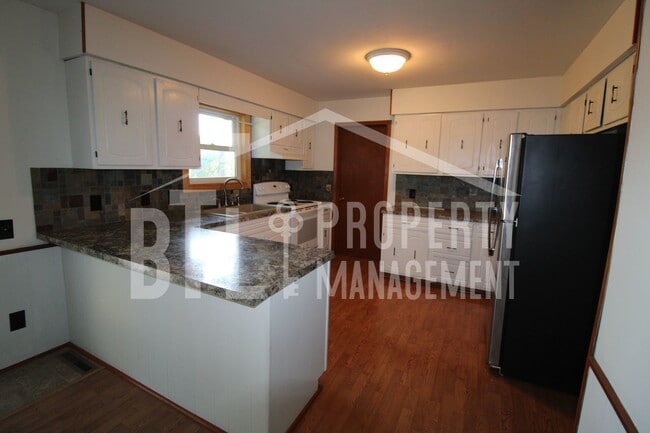 Building Photo - Charming 3-Bedroom Home in Branson – Great...