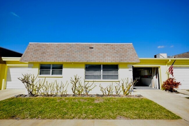 Foto del edificio - FULLY FURNISHED Condo For Rent in Pinellas...