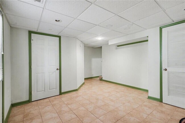 Foto del edificio - 5200 Laurel Bridge Dr SE