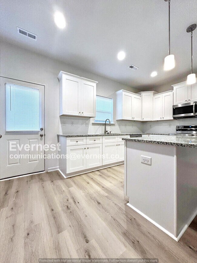 Foto del edificio - 3 Bed, 2 Bath Home with Off-Street Parking / Pet-Friendly / Vouchers Accepted / Coming Soon!