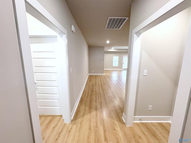 Foto del edificio - 7517 Doris Ruth Ln SE