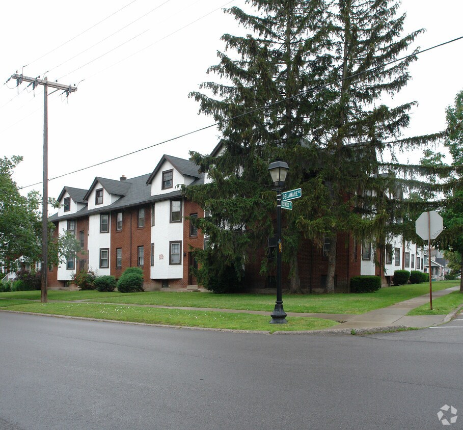 Foto principal - 242-252 Delaware Rd