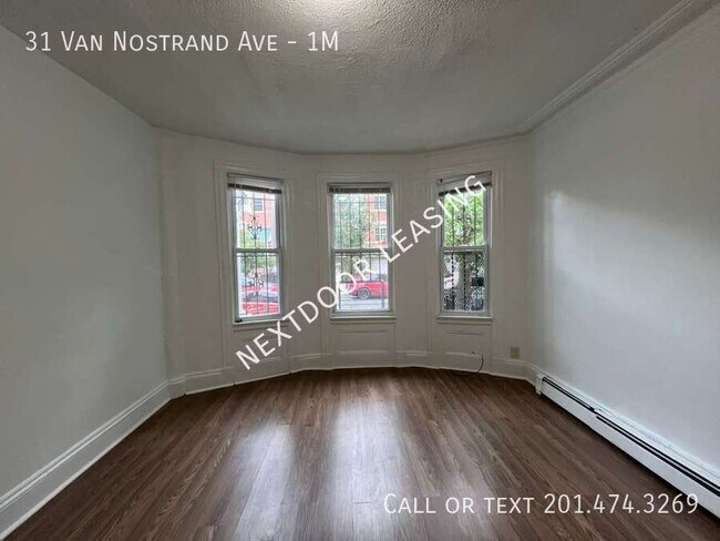 Foto del edificio - 31 Van Nostrand Ave