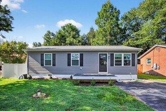 Building Photo - 43215 Riverside Dr