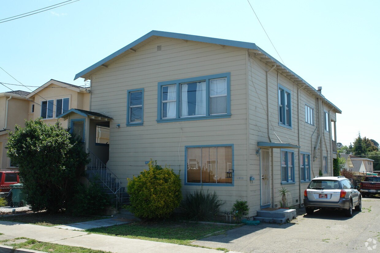 Primary Photo - 5800 Madison Ave
