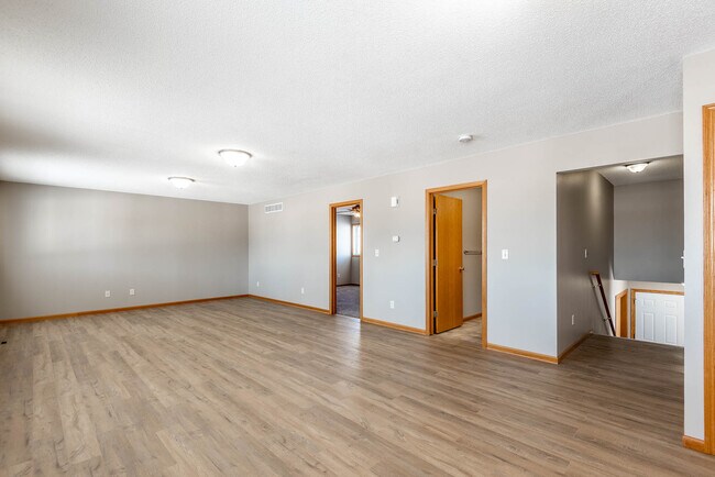 Foto del edificio - 224 Lakeview Dr
