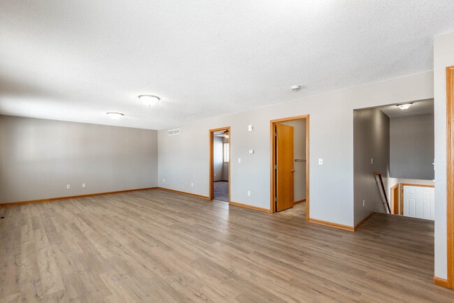 Building Photo - 224 Lakeview Dr