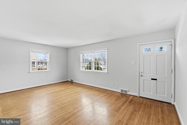 Foto del edificio - 1206 Sylvan Dr