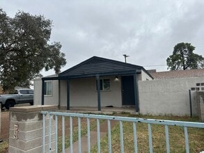 Building Photo - 2111 E Sunland Vista