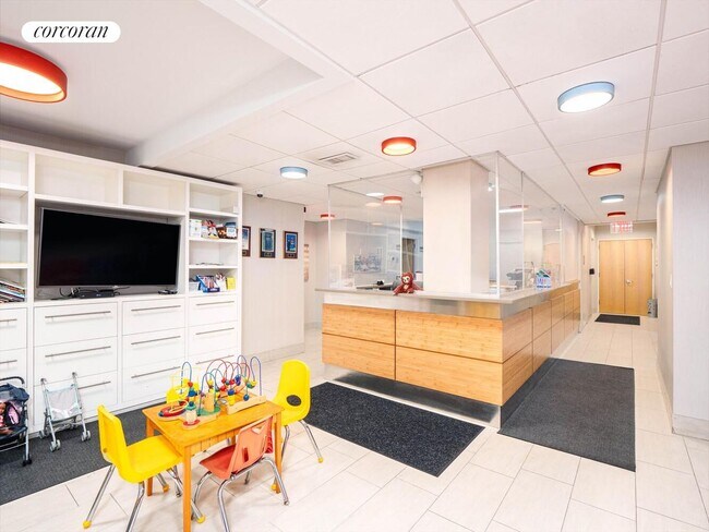 Foto del edificio - 420 W 23 St