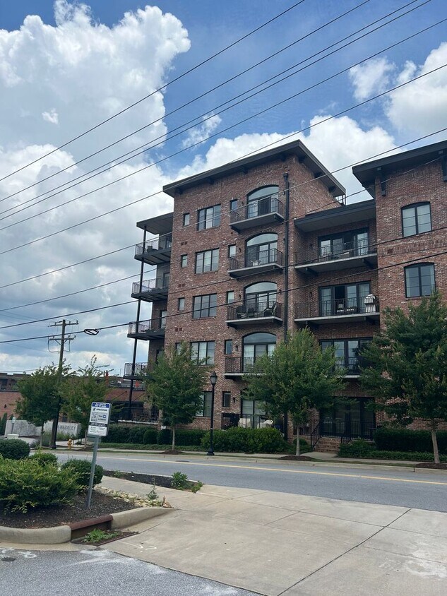 Primary Photo - Greenville, 2BD +Study/2BA, 2547SF